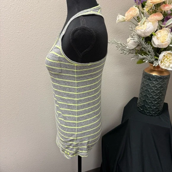 Under Armour XS Gray Neon Stripe HeatGear Racerback Semi-Fitted Tank Top - Picture 2 of 7